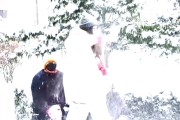 东北的冬天！赵继伟妻子晒二人玩雪视频：下雪啦！撒欢儿去